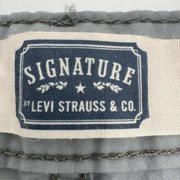 NWT Levi's Signature Gray Mid Rise Misses Shorts Size 8 - Picture 5 of 9